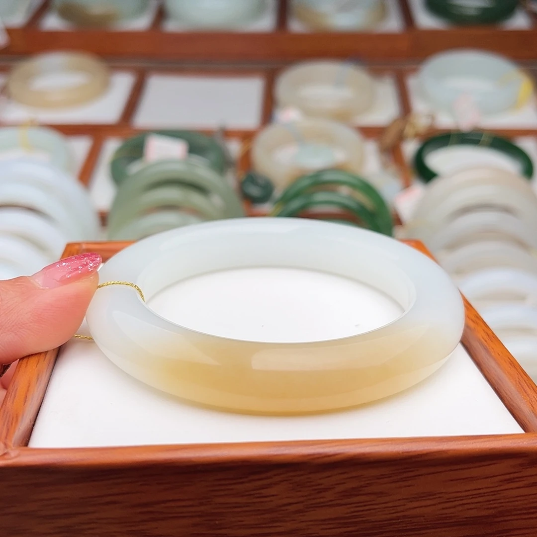 和田玉未镶嵌手镯60