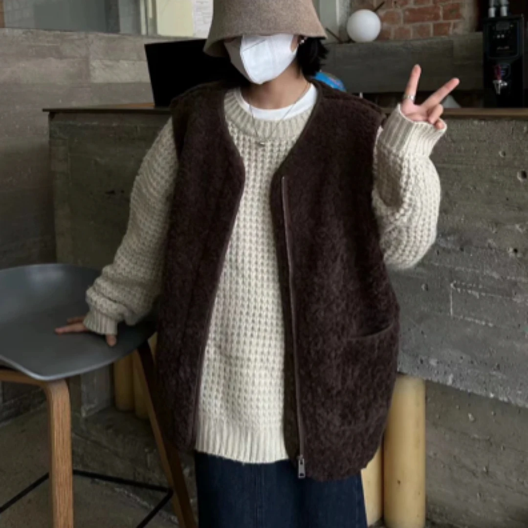 欧货～羊羔毛，v领拼接款马甲，均码，宽松版型休闲百搭马夹秋冬时尚