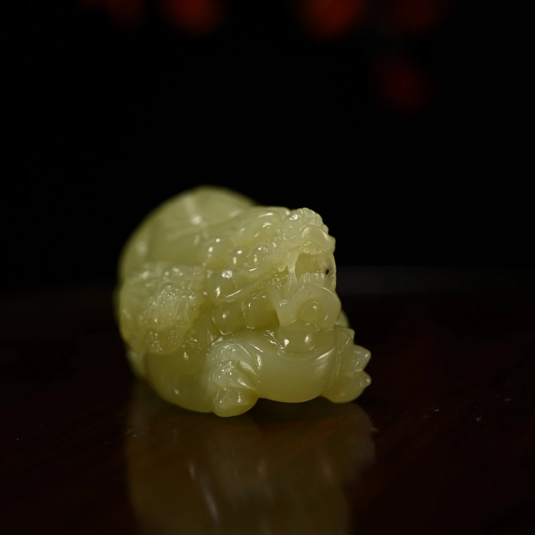 lot8829 25YU109807和田玉黄玉貔貅摆件/匡时