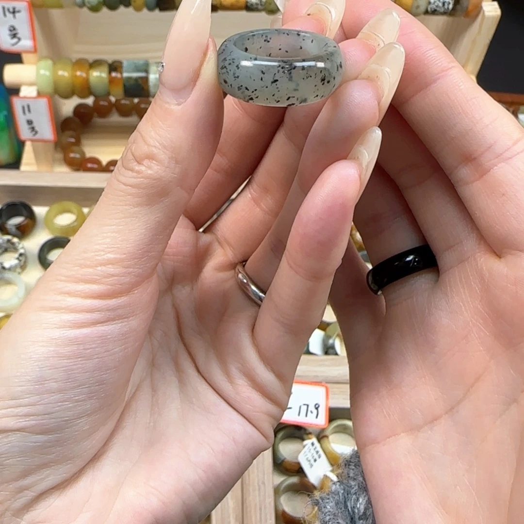 蛇纹石玉岫玉内径17.8合金顽****盒