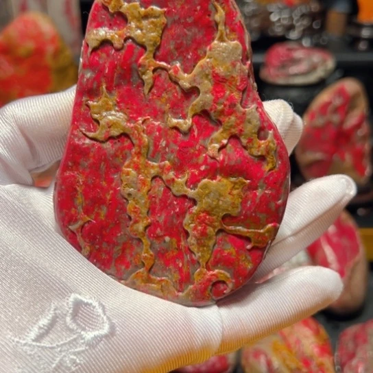 川***息昌化鸡血石原石摆件
