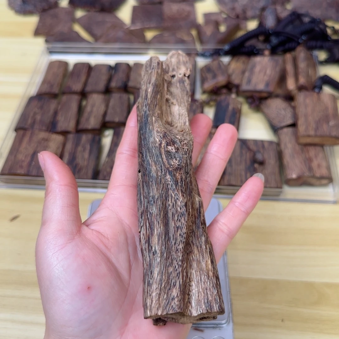 沉香木沉香碎屑小*屋奇楠莺歌绿47g