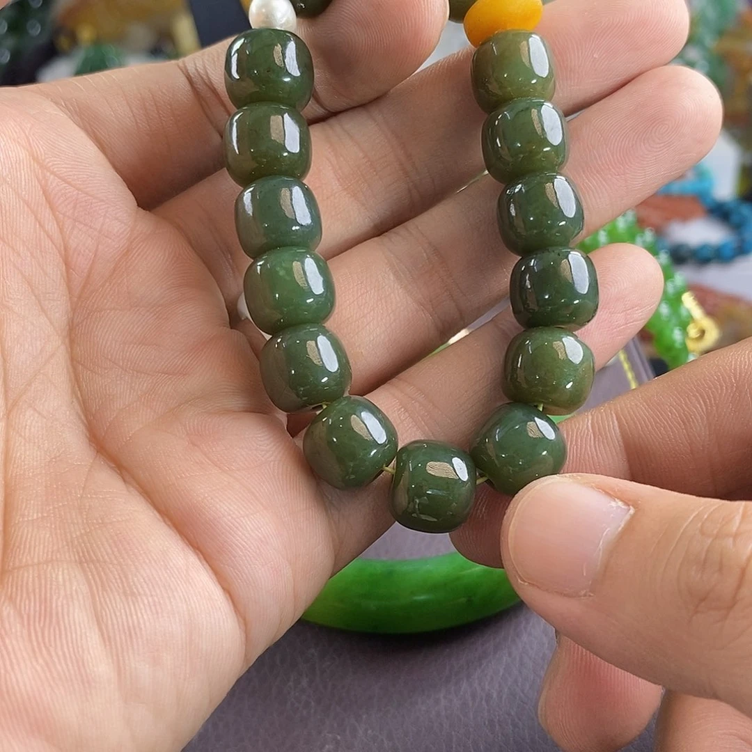 和田玉未镶嵌颈饰牛油果卡12