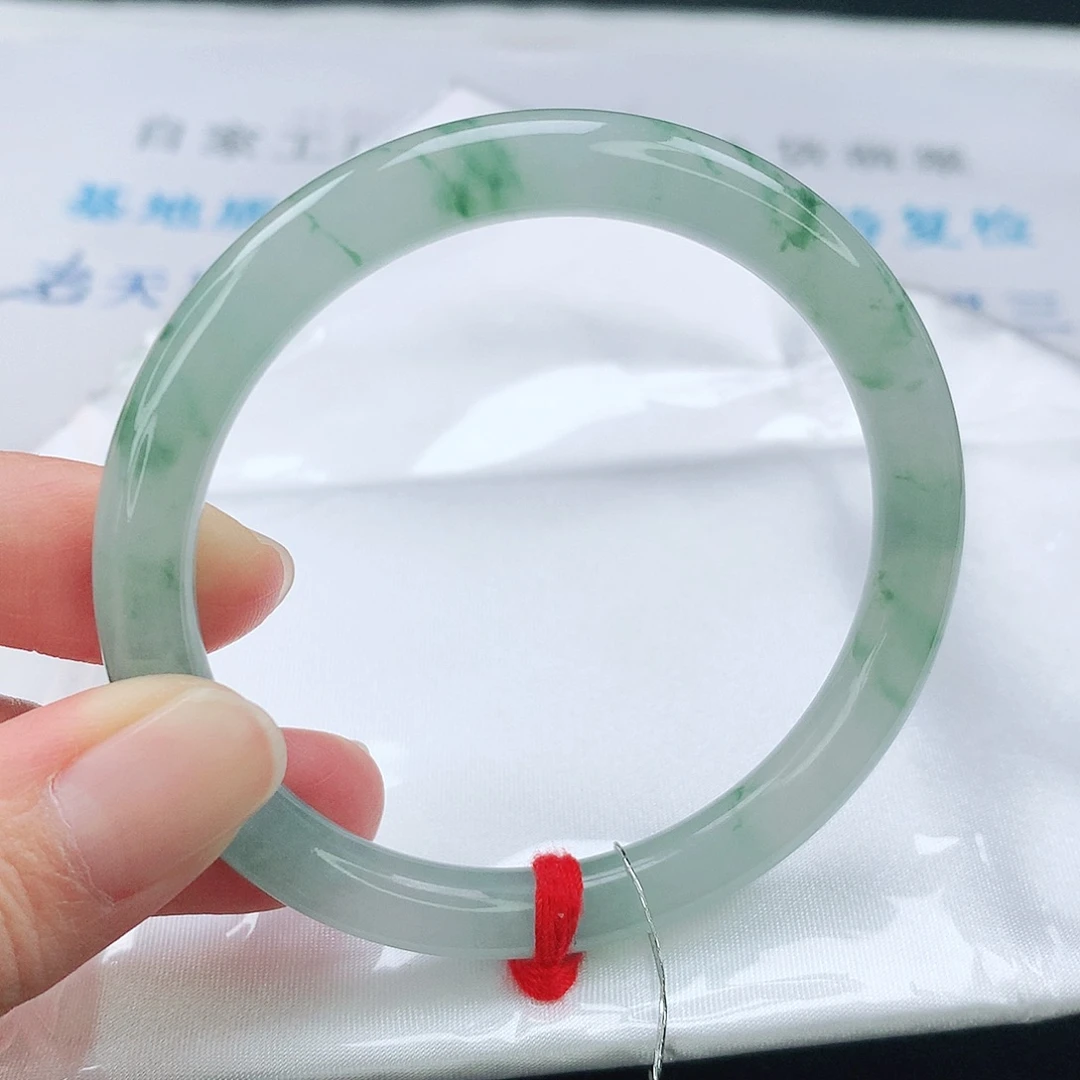 翡翠手镯（圆镯）未镶嵌玮54圆