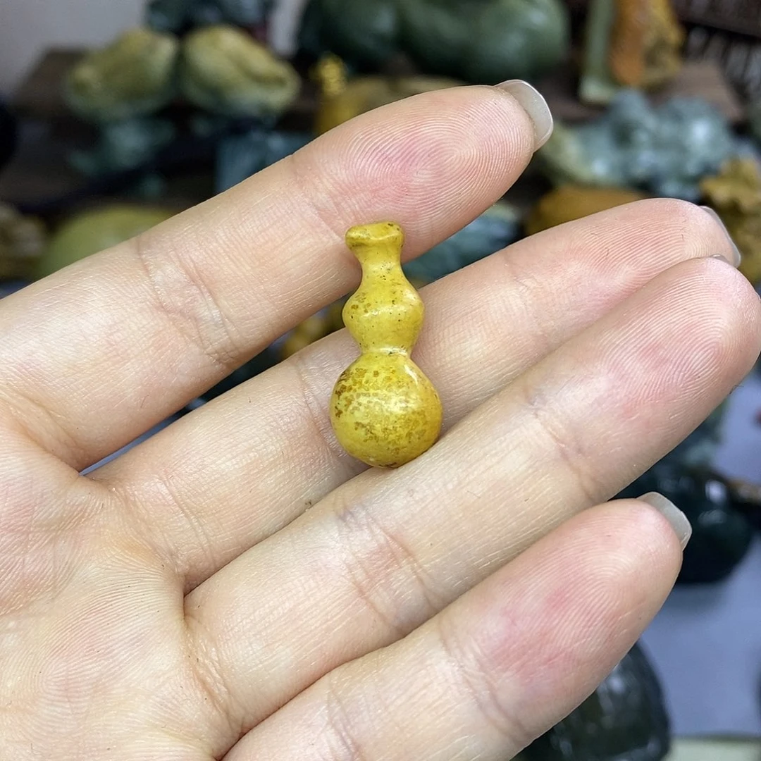 呵****岫岩河磨玉（透闪石质玉）未镶嵌把件