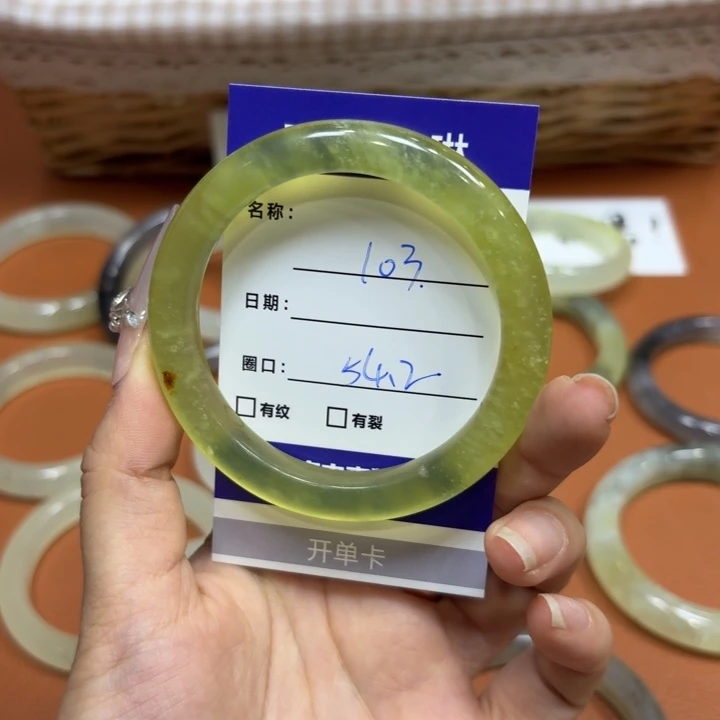 未镶嵌岫玉手镯天然