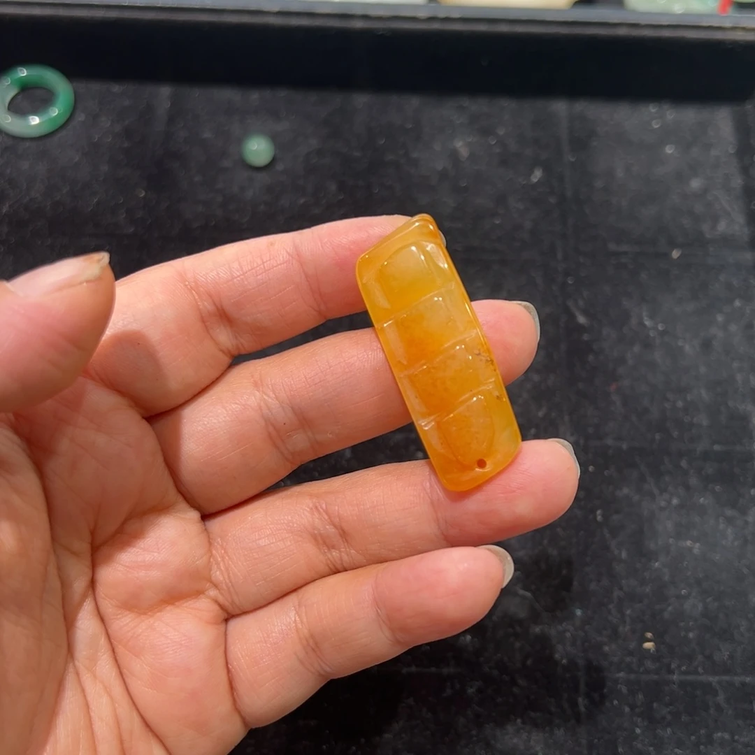 石英质玉（非洲翠）未镶嵌颈饰