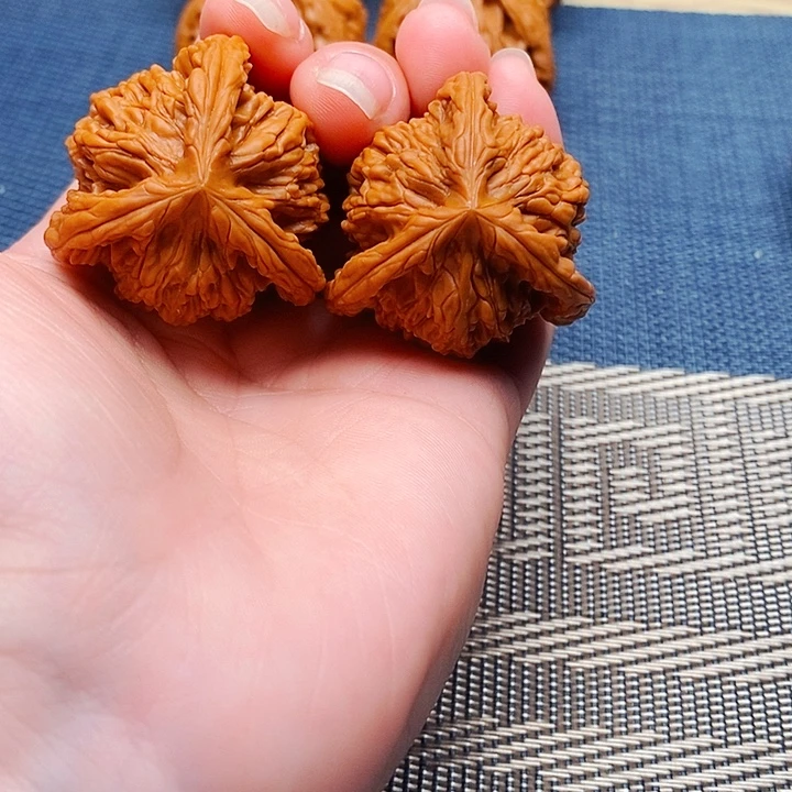 月***港文玩核桃吊坠三棱