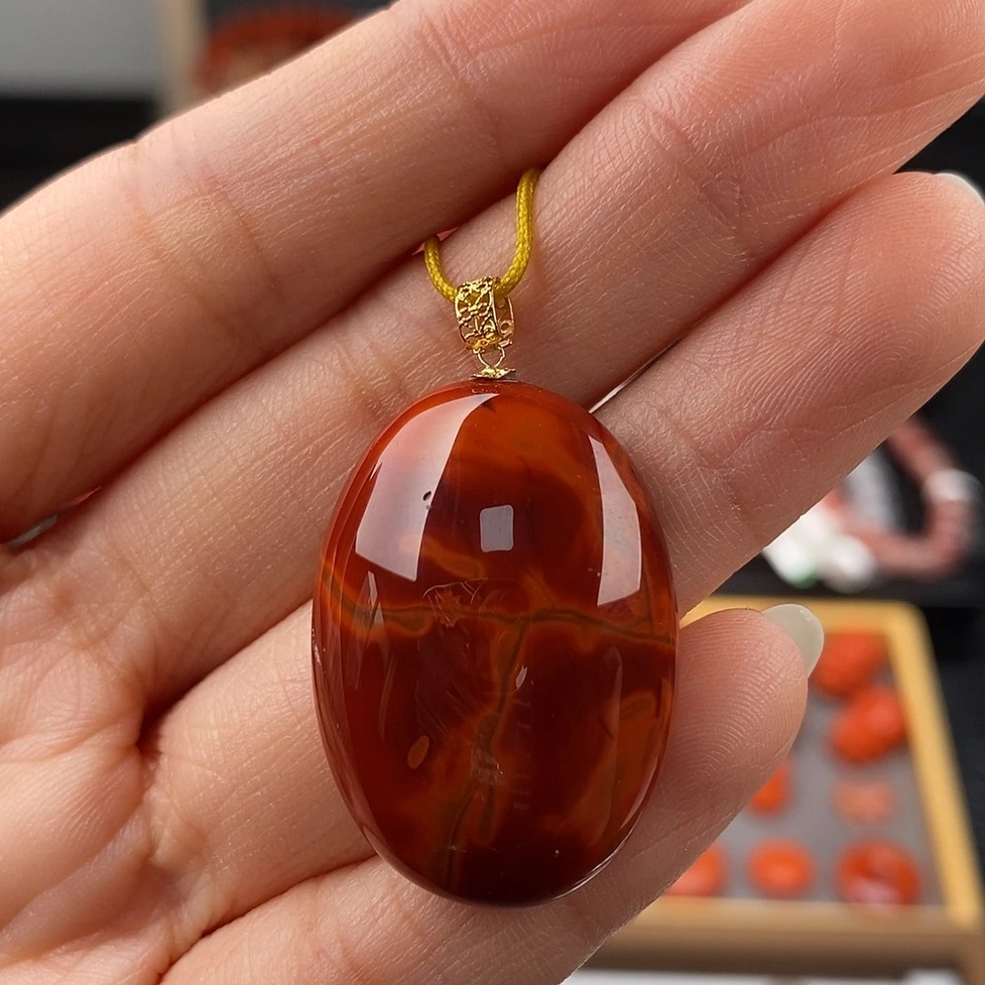 南红玛瑙18K金镶嵌四川凉山瓦西吊坠