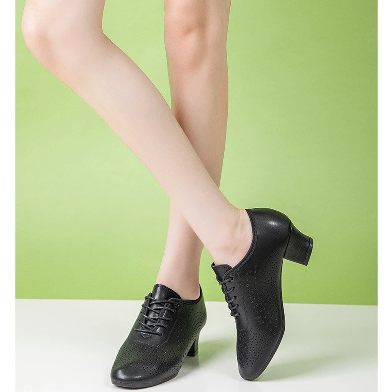 女士真皮广场舞鞋中高跟透气软底交谊舞蹈鞋成人跳舞鞋