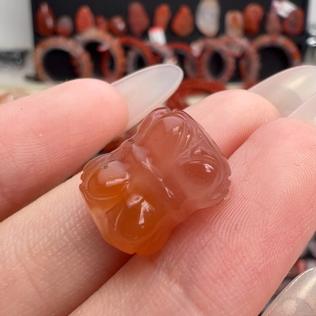 南红玛瑙未镶嵌颈饰并蒂莲