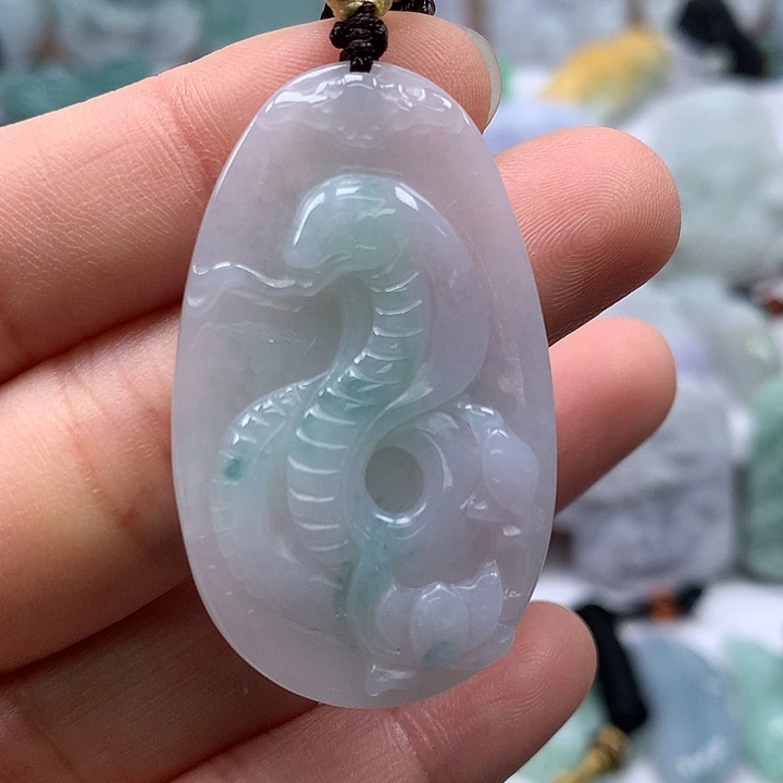 翡翠未镶嵌颈饰蛇牌福利