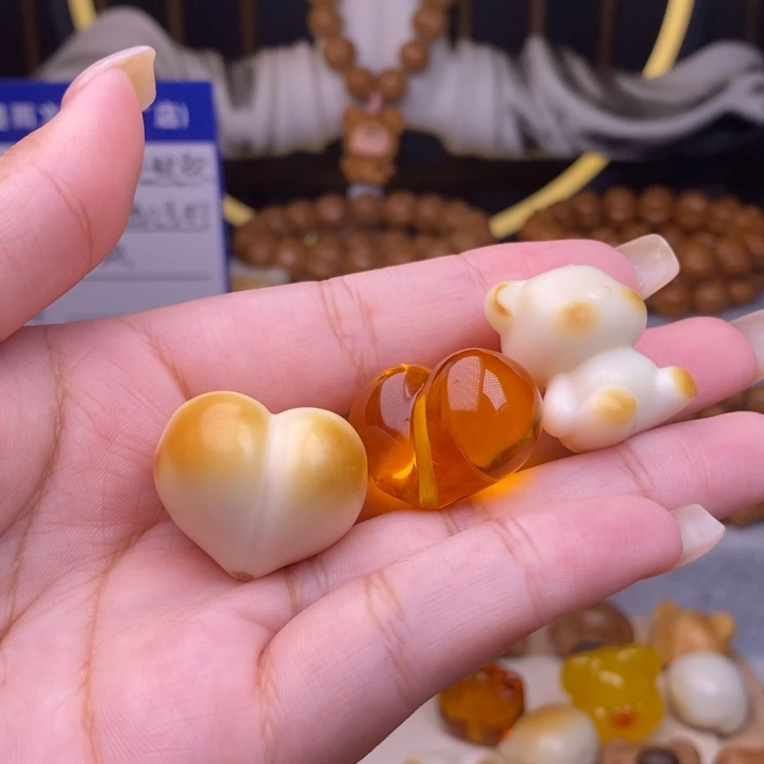 燕***子皮质非金属配饰三个