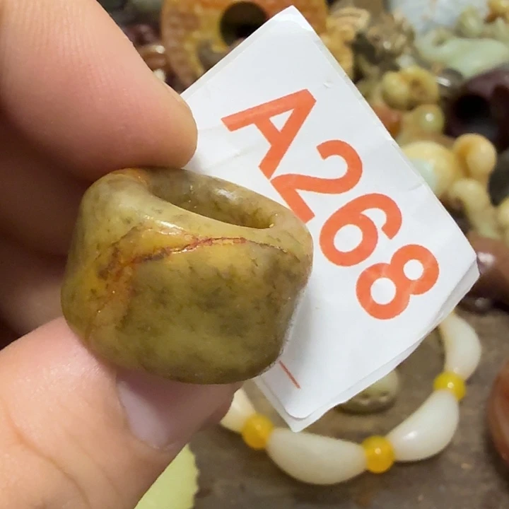 心***蕴和田玉未镶嵌颈饰