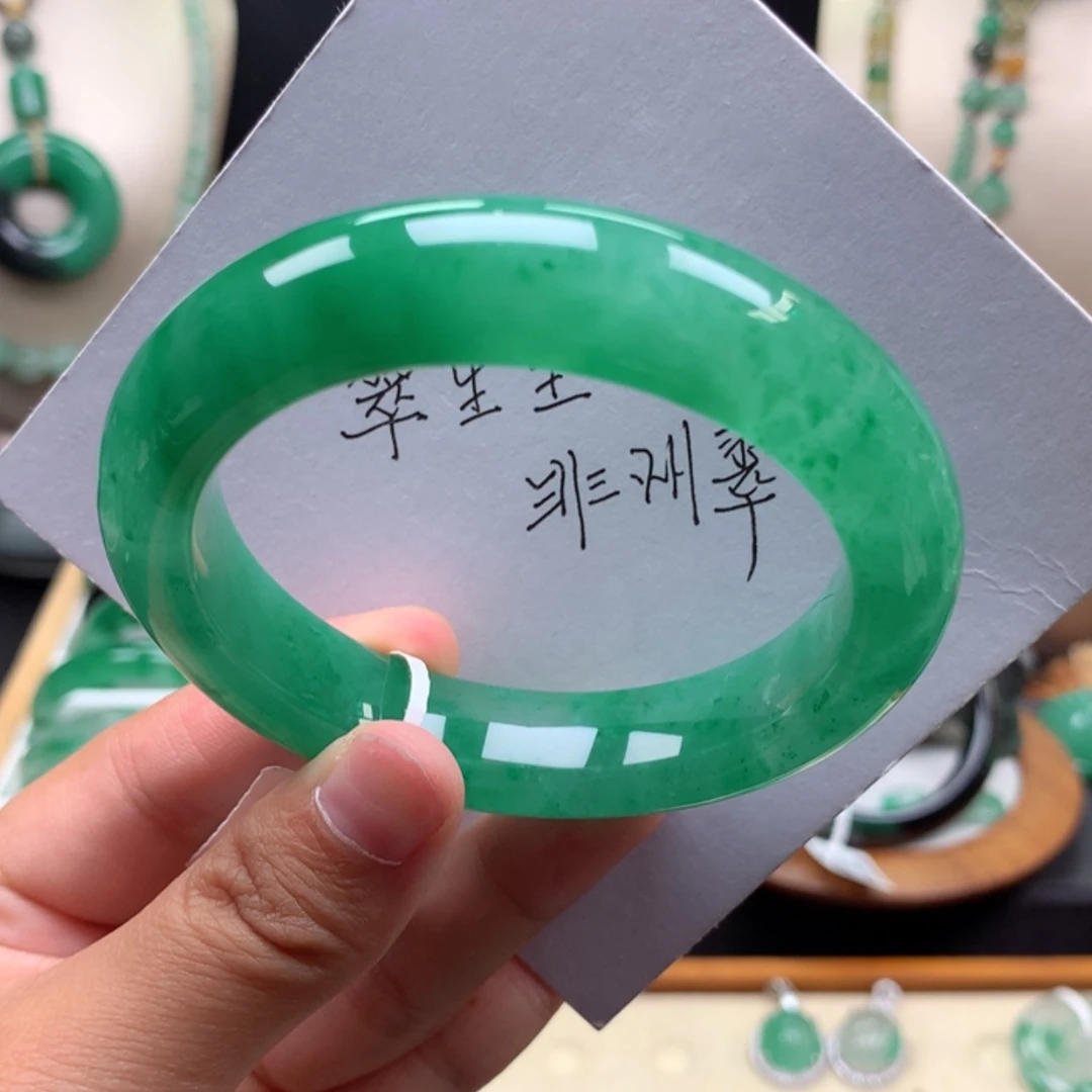 【闪购商品】未镶嵌手镯石英质玉不**•