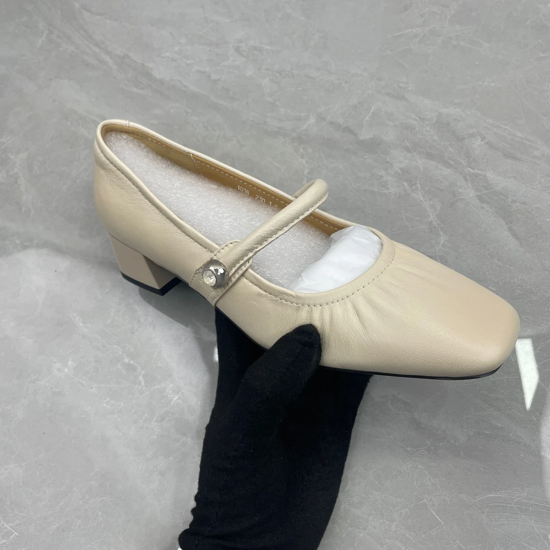 单鞋女 (羊皮)1018孤品a区e区35/37码