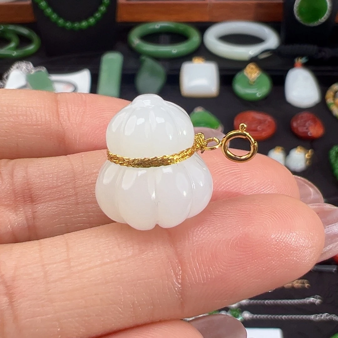 和田玉未镶嵌颈饰羊脂白油膏葫芦