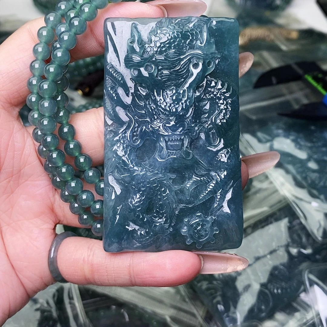 颈饰未镶嵌翡翠