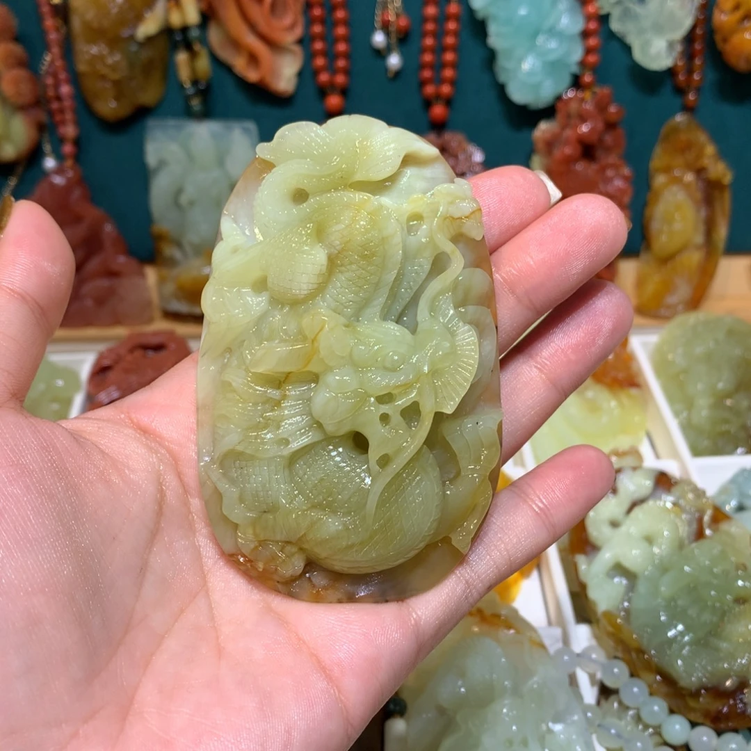 武***姐蛇纹石玉未镶嵌颈饰