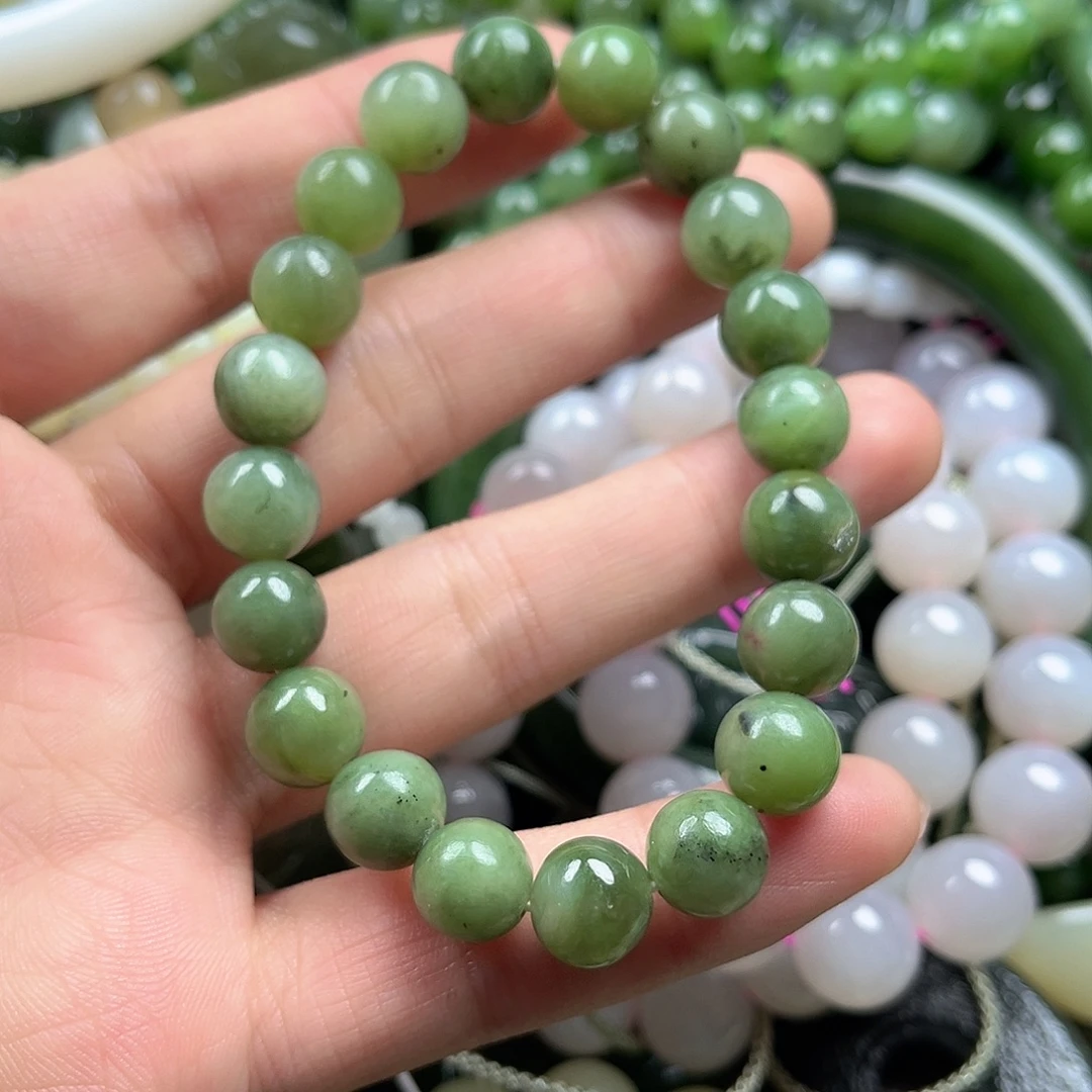 和田玉（碧玉）未镶嵌手串有瑕疵。