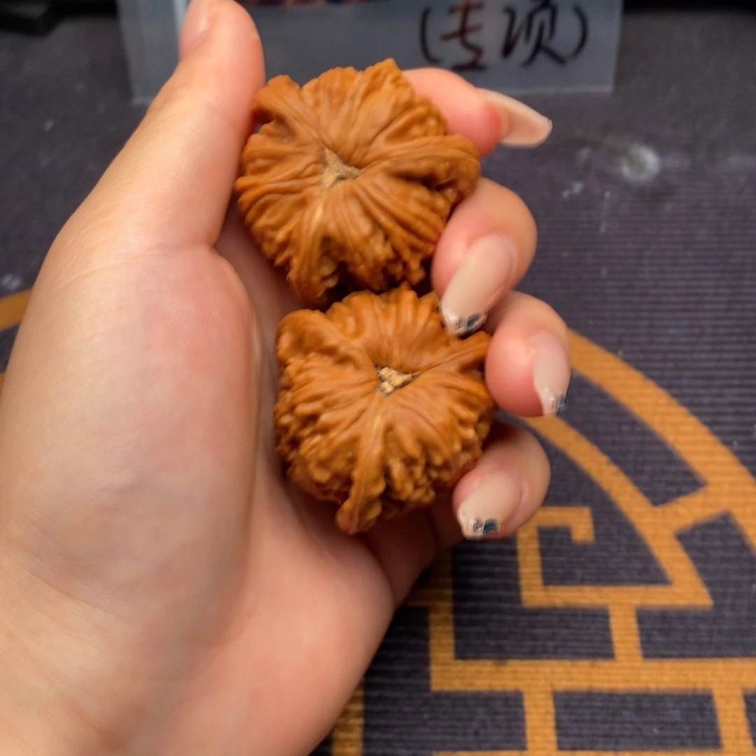 奶***蓝吊坠文玩核桃白狮子