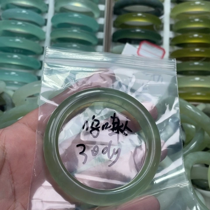 呜***人未镶嵌蛇纹石玉手镯