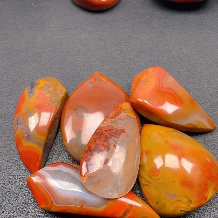 玛瑙/玉髓颈饰未镶嵌行***止