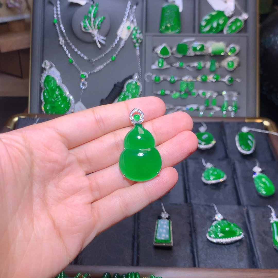 吊坠(不含链)18K金镶嵌翡翠葫芦吊坠