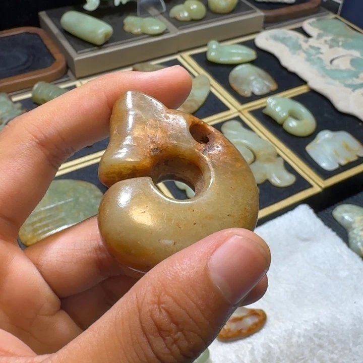 隐***堂玉玉摆件猪龙器形