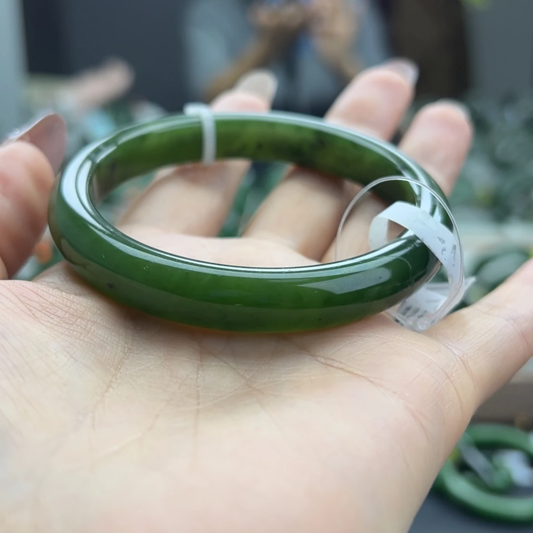 和田玉（碧玉）未镶嵌手镯