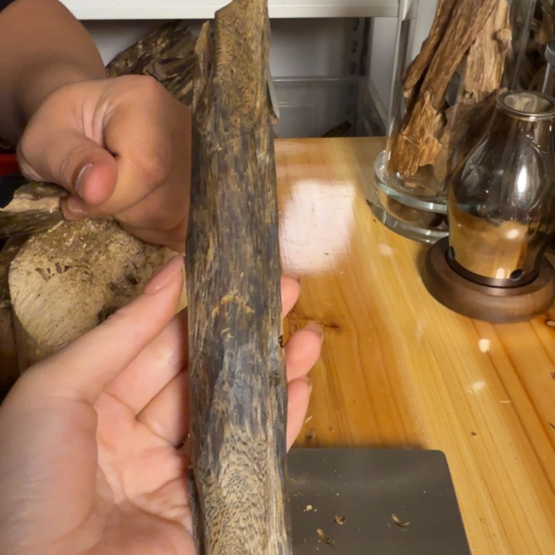 沉香绿奇淳化虫漏老料56克