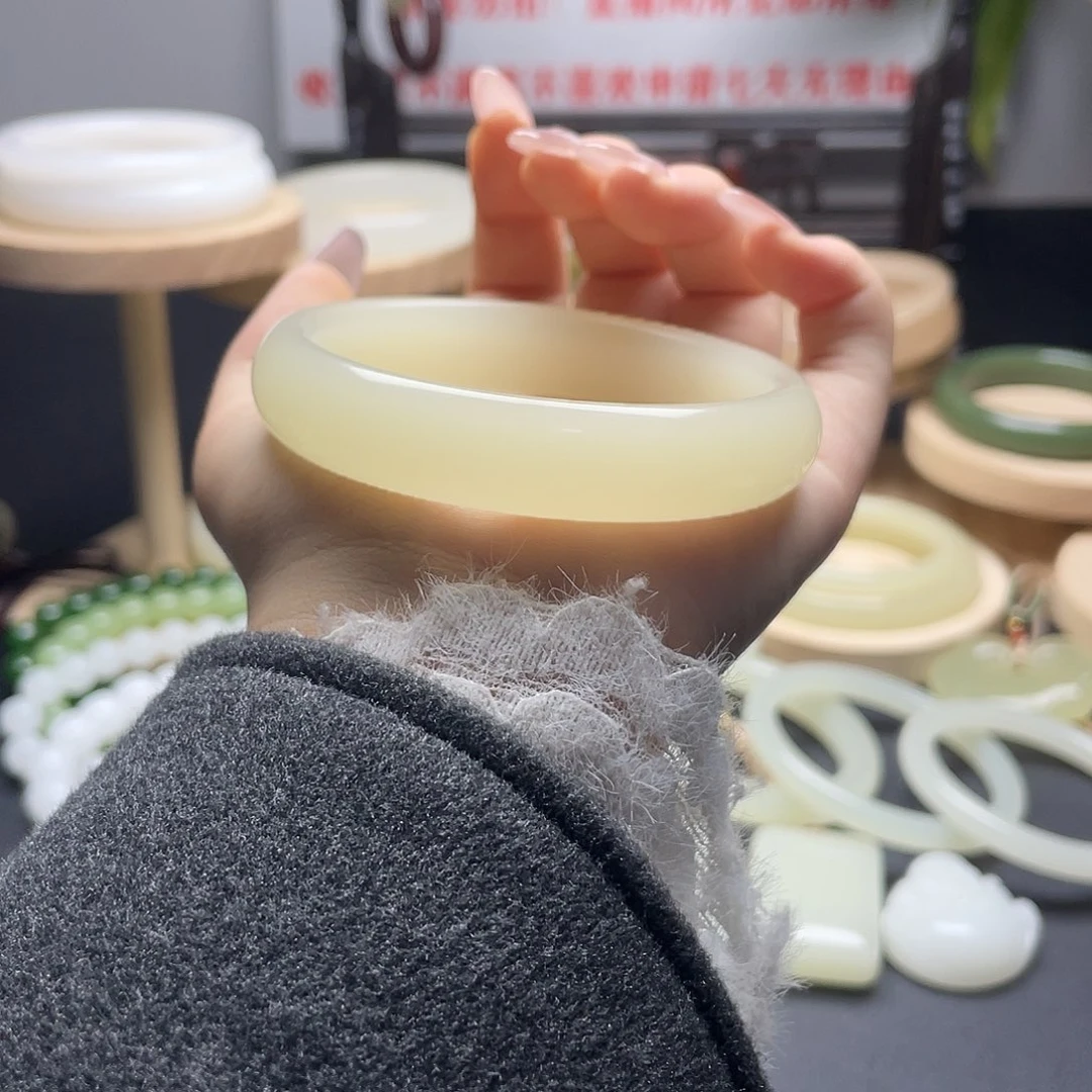 潇****56➕圈口正圈手镯蜂蜜水