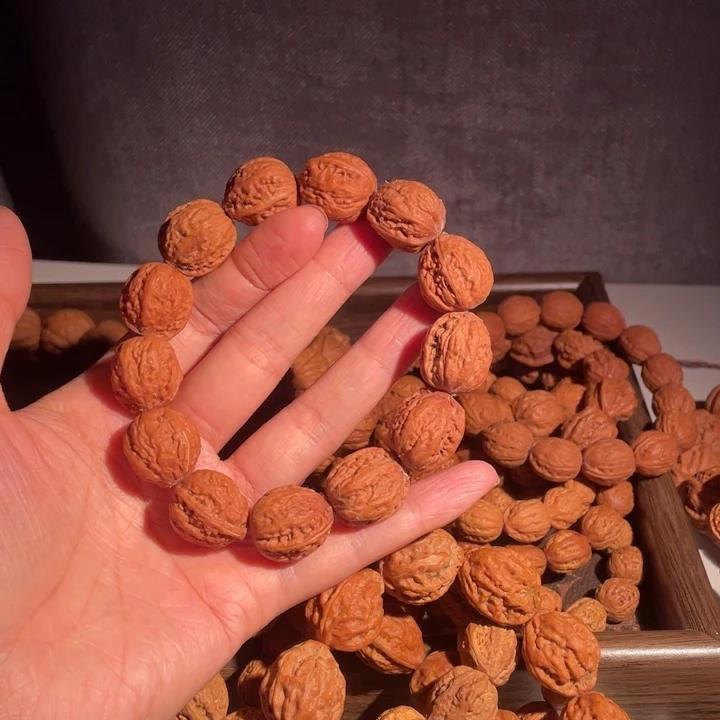 文玩核桃手串…………16