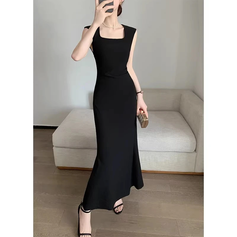 黑色暗黑风方领无袖褶皱收腰连衣裙女2025夏季气质包臀长款小黑裙