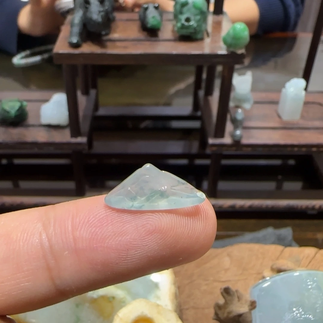 翡翠未镶嵌颈饰青山
