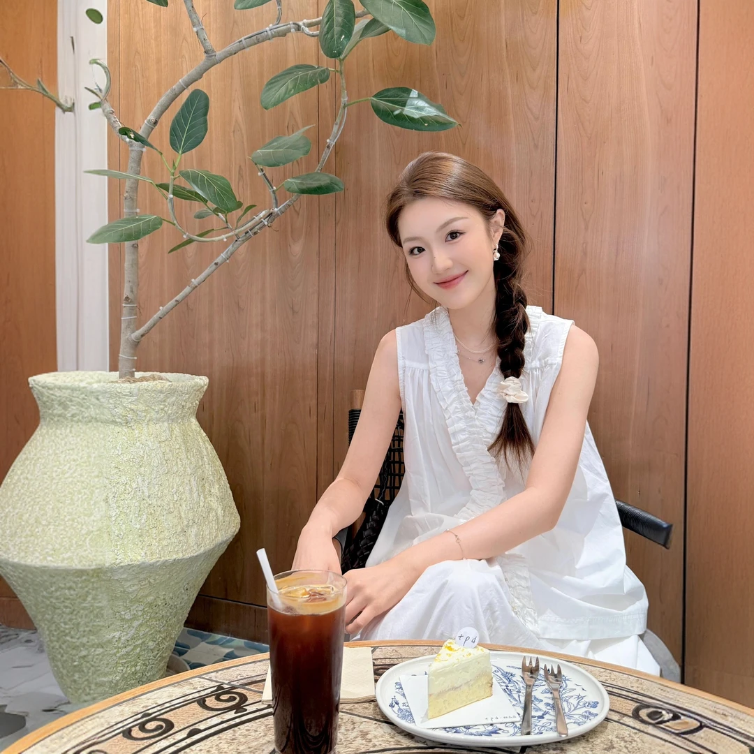 韩系2025夏季重工木耳边花瓣V领宽松慵懒正反两穿无袖背心套装