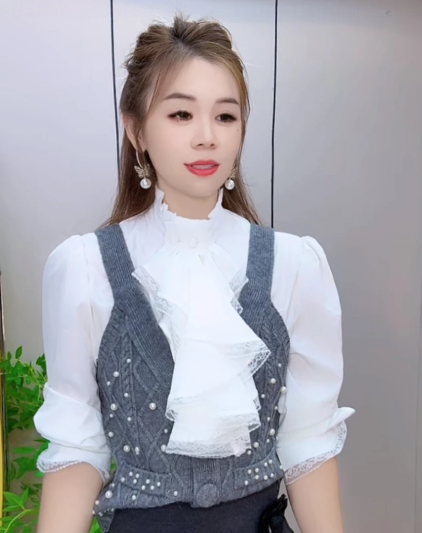 333#设计感假两件重工珍珠针织吊带女秋冬流行蕾丝衬衣