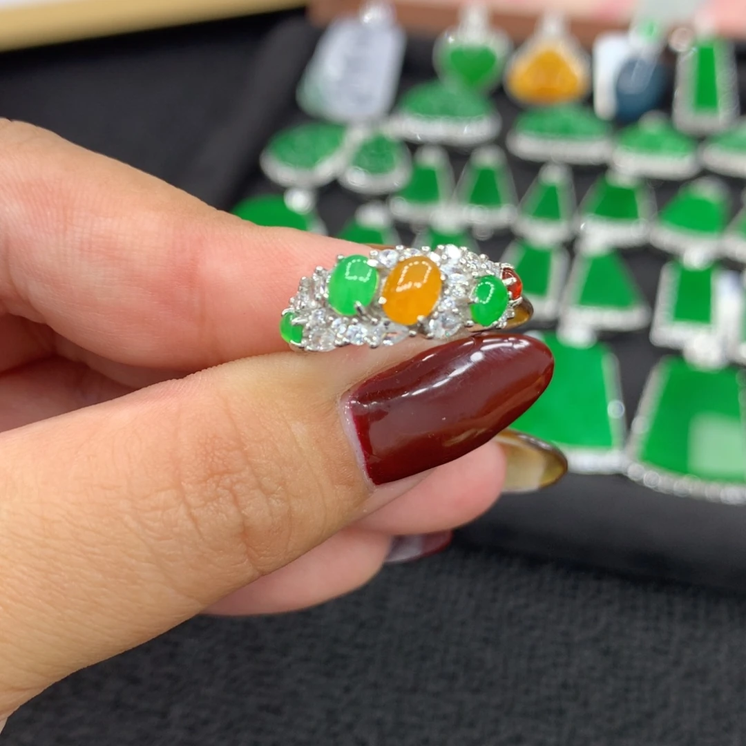 颈饰银S925镶嵌翡翠戒指