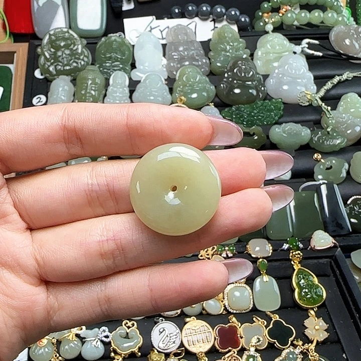 颈饰未镶嵌和田玉