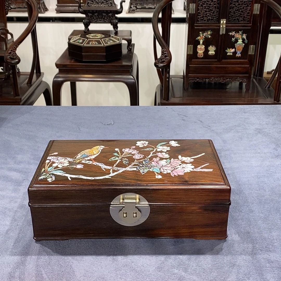 红酸枝木类成套家具首饰盒