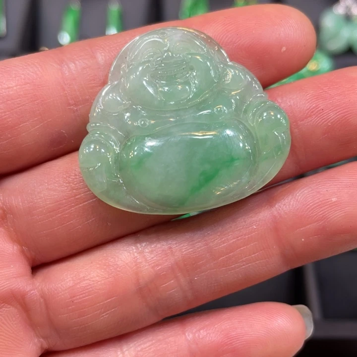 翡翠颈饰未镶嵌佛公