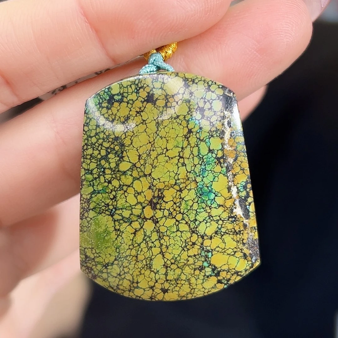 杨***飒绿松石未镶嵌珠宝奇石