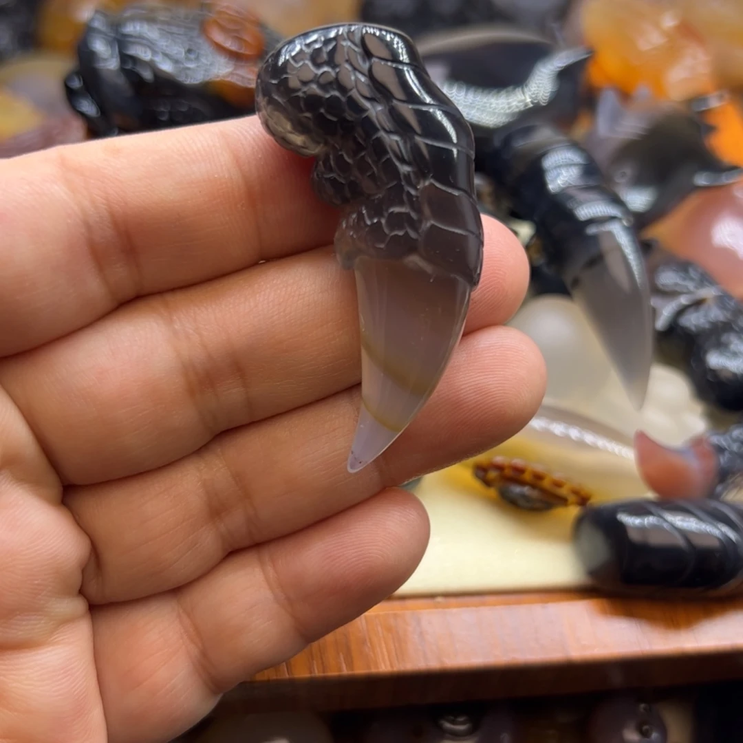 玛瑙/玉髓未镶嵌挂件手玩摆件龙指