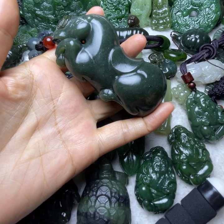 和田玉未镶嵌颈饰