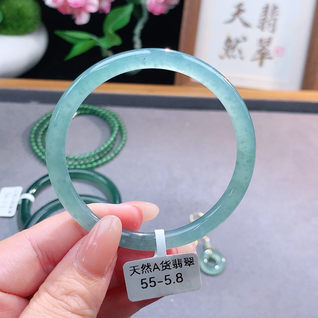 未镶嵌手镯（圆镯）翡翠