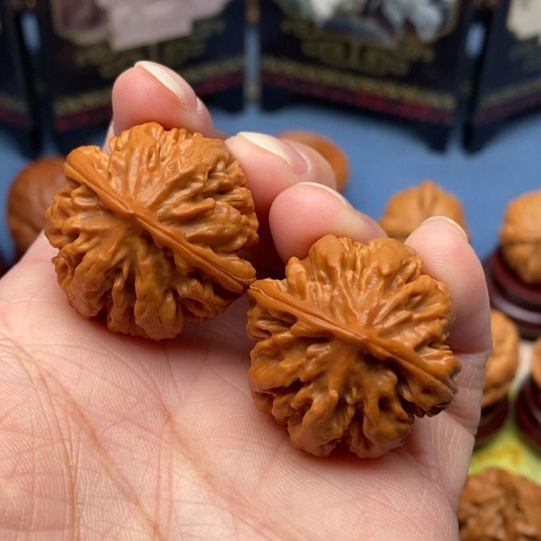 J***。把件文玩核桃赤焰龙头