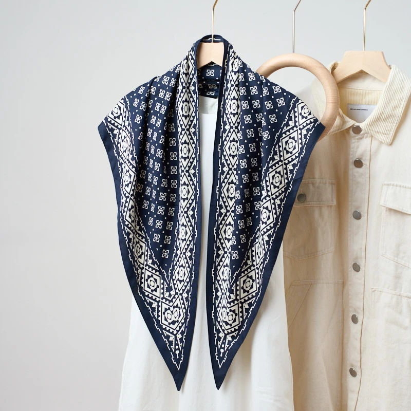 【藏青小花】斜纹绸三角巾时髦封腰包臀百搭丝巾披肩时尚气质围巾