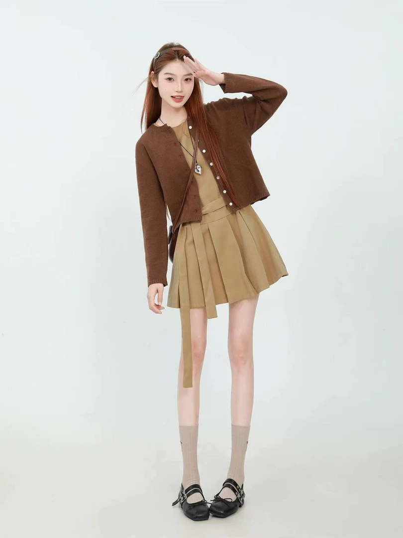 秋季巨好看的外披+连衣裙2025新款今年流行爆款外披+百褶裙套装