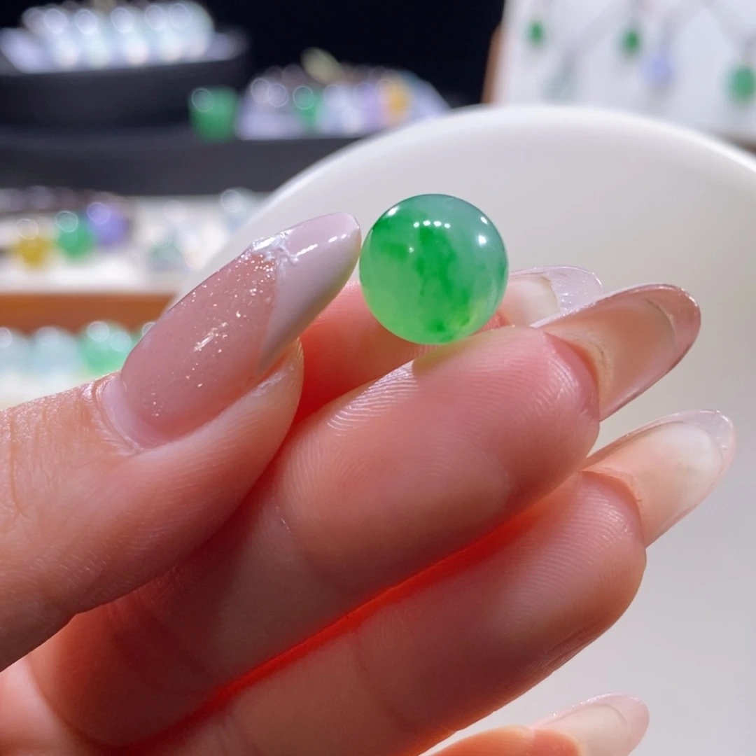 翡翠未镶嵌颈饰翡翠冰飘阳绿珠