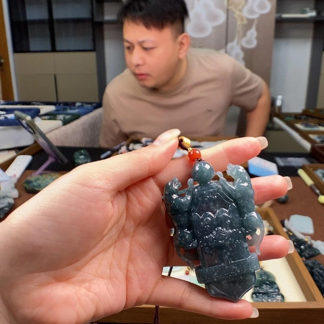 颈饰未镶嵌翡翠行**疆一